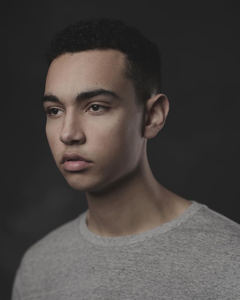 Фото - Арчи Мадекве: 819x1024 / 46 Кб