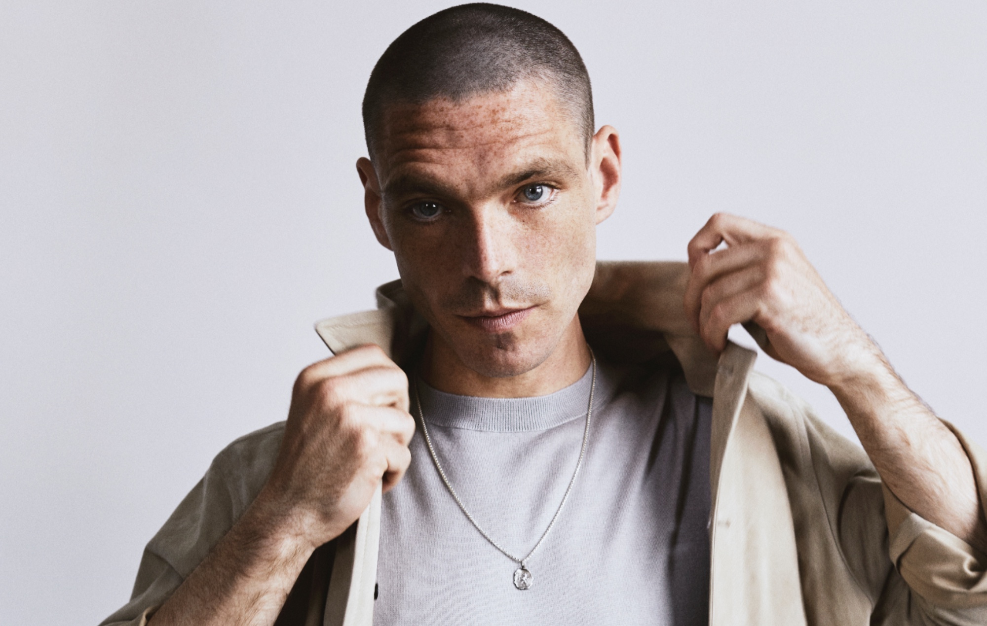 Фото - Джеймс Нельсон-Джойс: 2000x1270 / 525.32 Кб