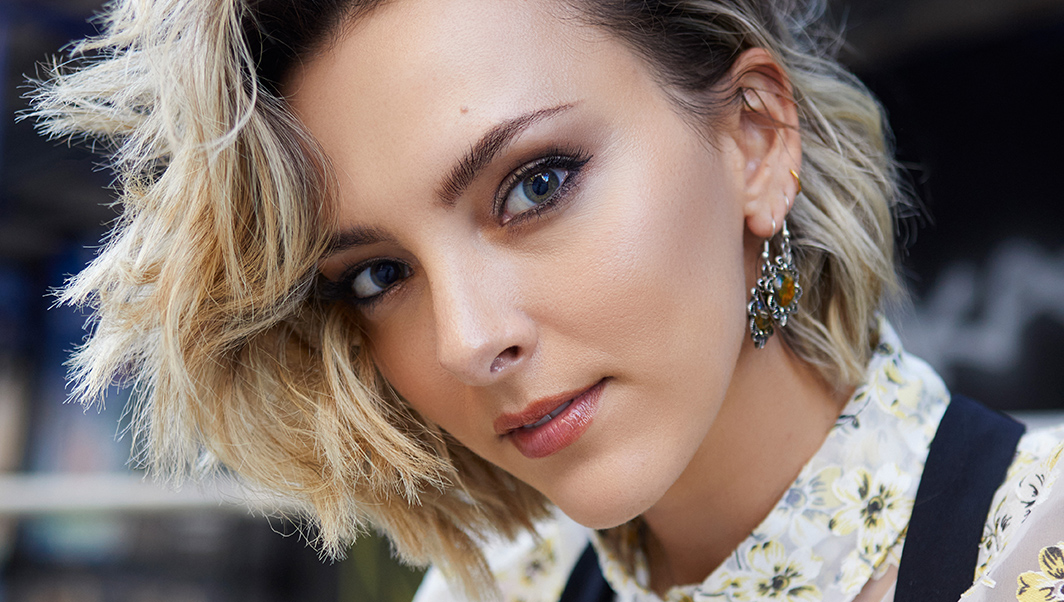 Фото - Райли Дэнди: 1064x602 / 383.53 Кб