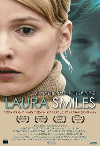 Постер - Laura Smiles: 414x600 / 50 Кб