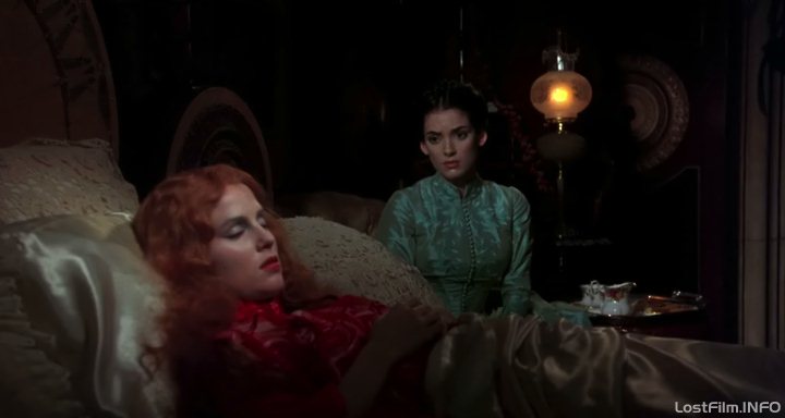 Кадр - Вайнона Райдер в фильме Дракула: 720x384 / 27Кб