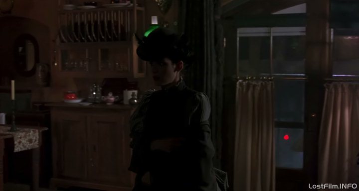 Кадр - Вайнона Райдер в фильме Дракула: 720x384 / 24Кб