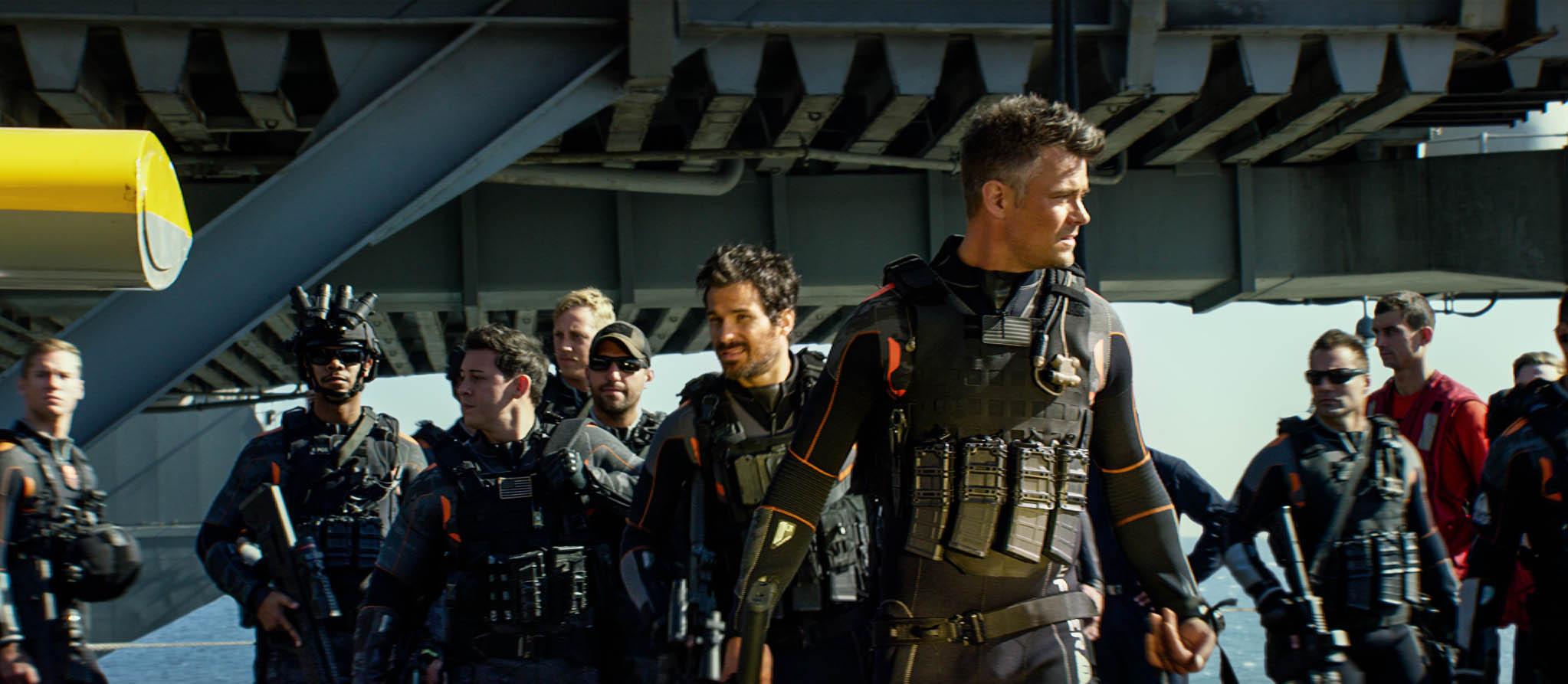 Ивонн страховски война будущего. Трансформеры фильм 2017. Блокбастеры последних лет. Блокбастер фильм 2021. Фильм трансформеры последний рыцарь.