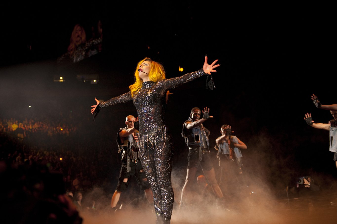 Фото - Леди Гага представляет: Тур «Бал Монстров» в Мэдисон Сквер Гарден: 1365x910 / 119 Кб