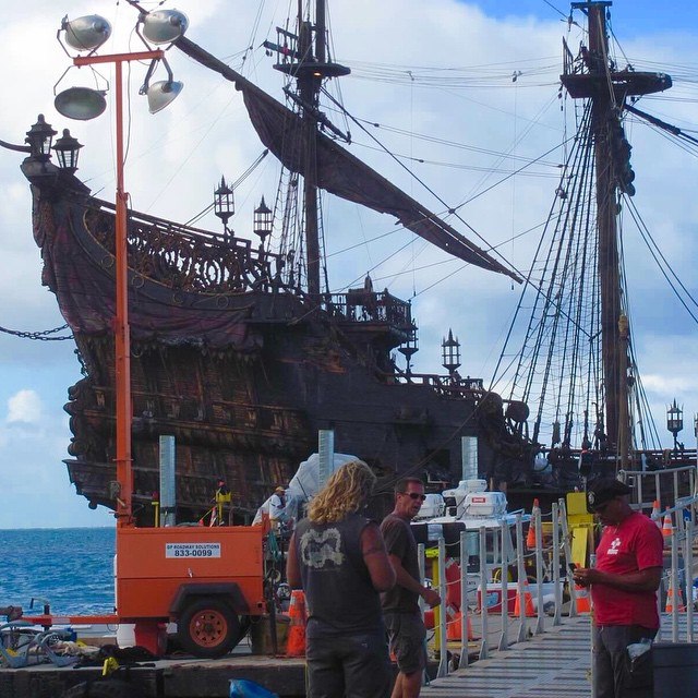 Фото - Пираты Карибского моря: Мертвецы не рассказывают сказки: 640x640 / 120.52 Кб