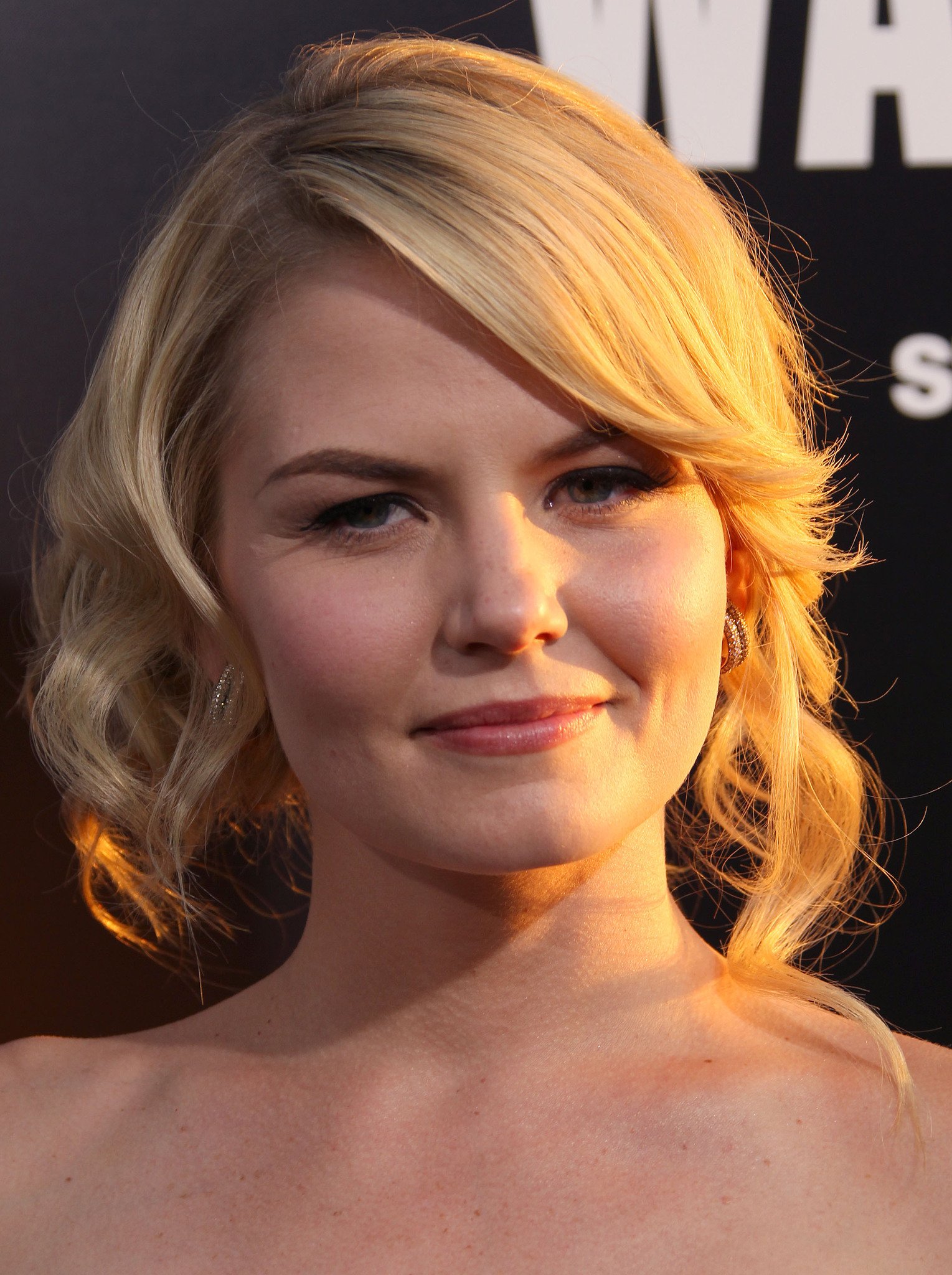 Олар әріптесін ұрып жіберді Әйелінің қынапшасы туралы порно